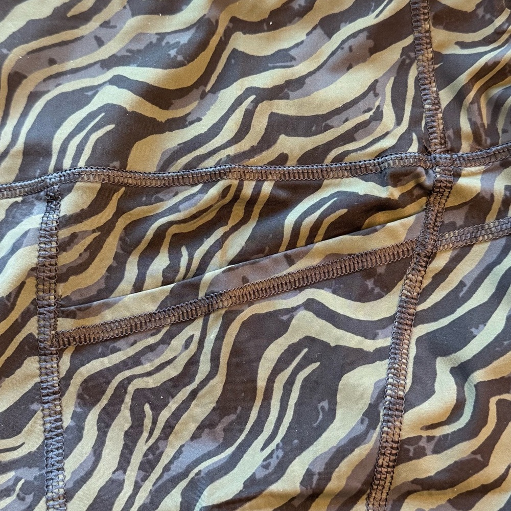 SWEATY BETTY Zero Gravity Leggings 7/8 Length 60cm/24" Large Green Black Zebra - Picture 11 of 11